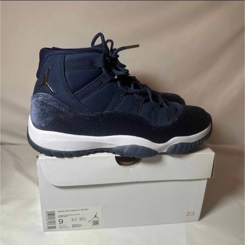 Size 9 - Wmns Air Jordan 11 Retro Midnight Navy Velvet Women's Shoes